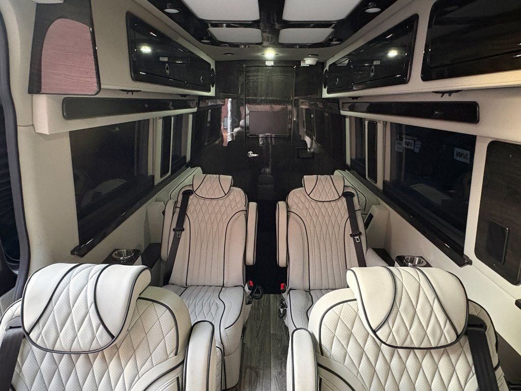 Used 2024 Mercedes-Benz Sprinter 3500 image 38
