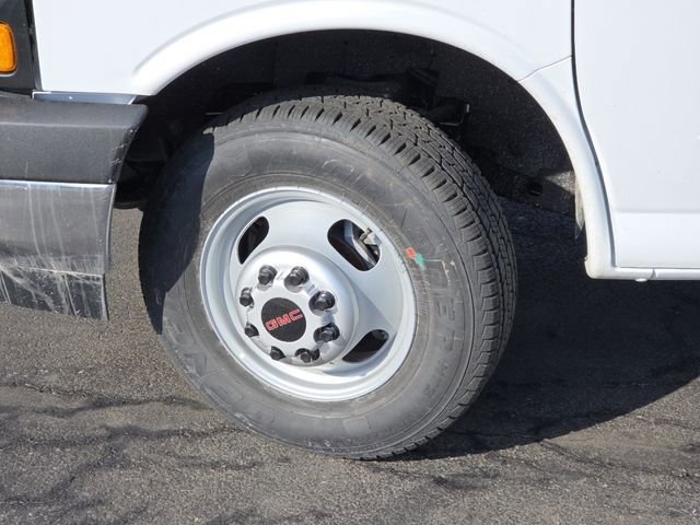 New 2026 GMC Savana 4500 w/ Driver Convenience Package image 21
