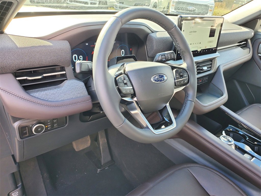 New 2026 Ford Explorer Platinum image 9