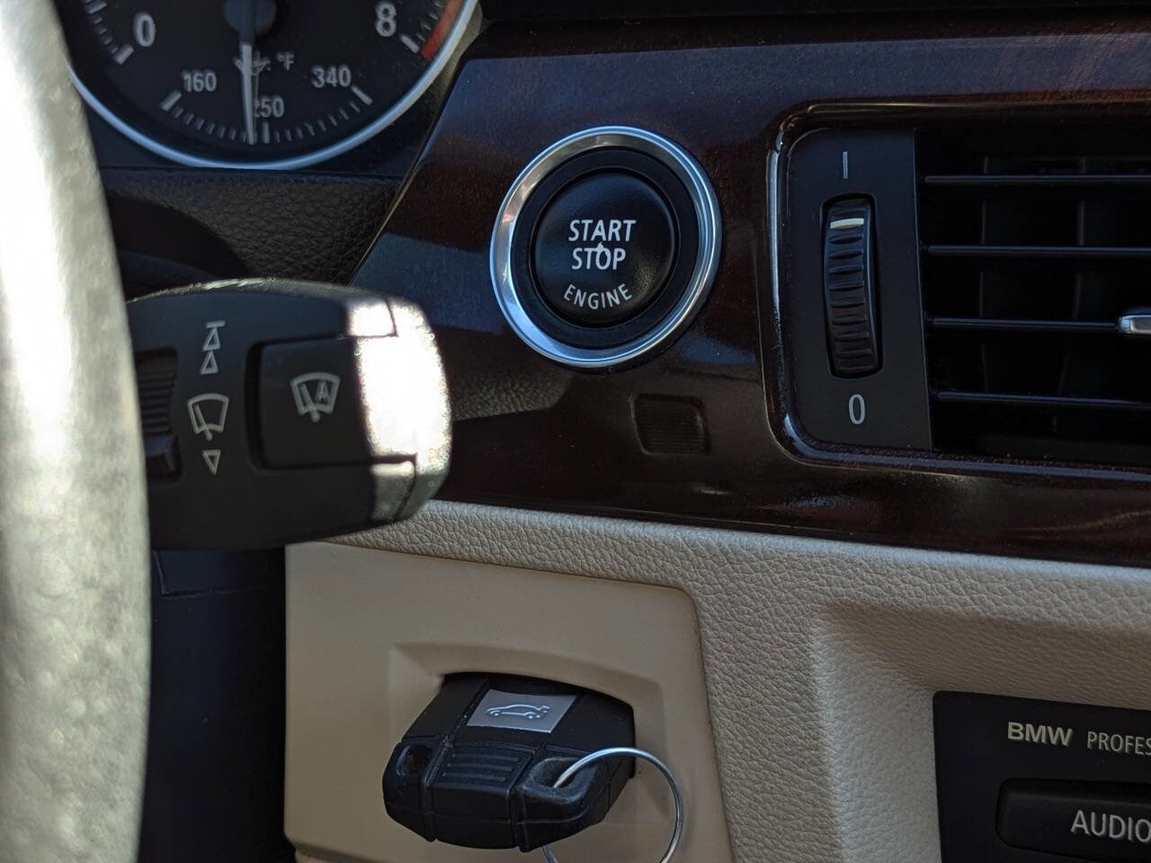 Used 2011 BMW 335i Convertible RWD image 31