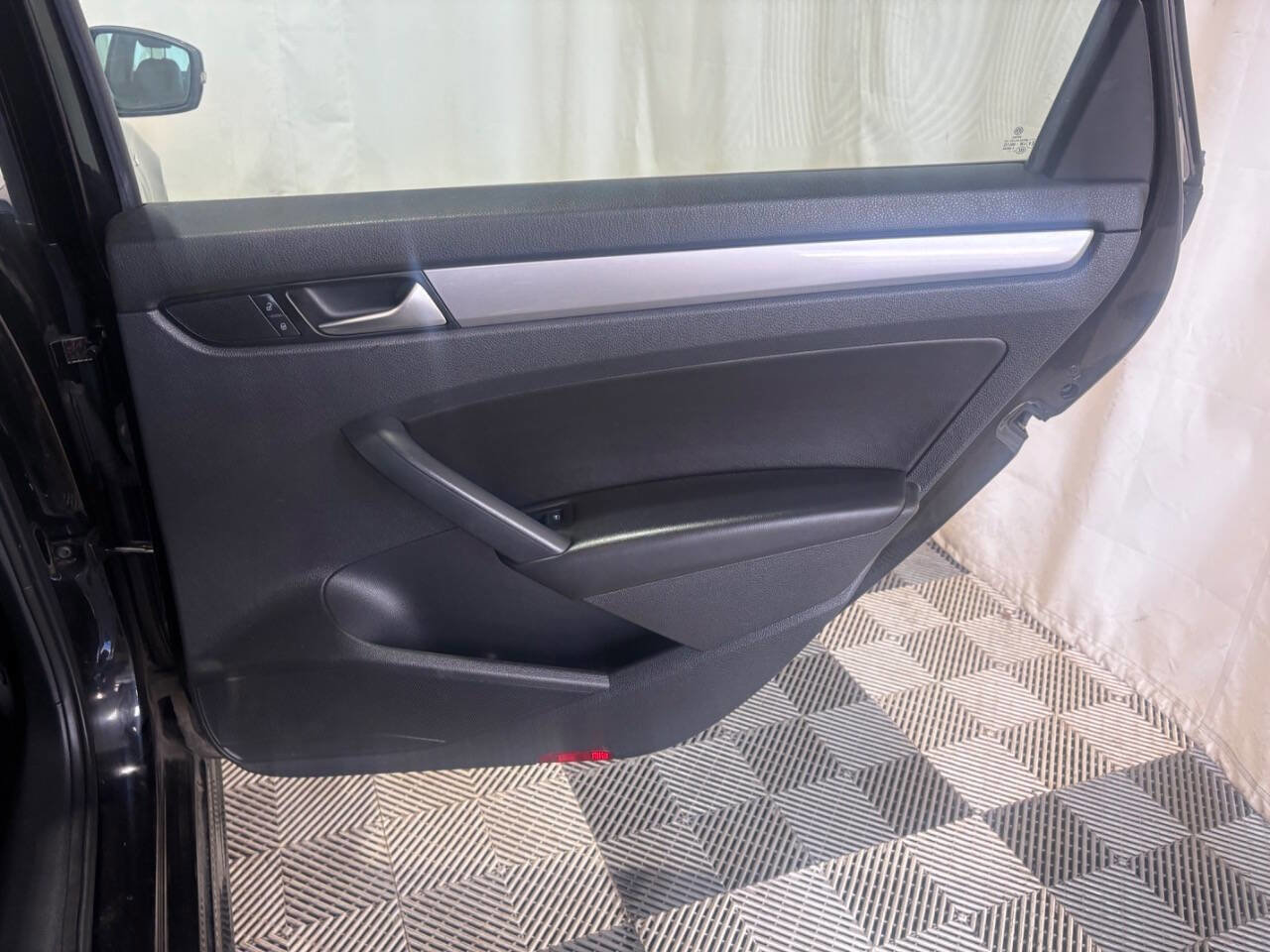 Used 2015 Volkswagen Passat 1.8T Wolfsburg Edition image 10