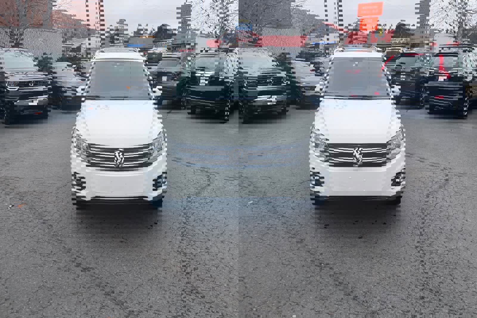 Used 2015 Volkswagen Tiguan SE image 10