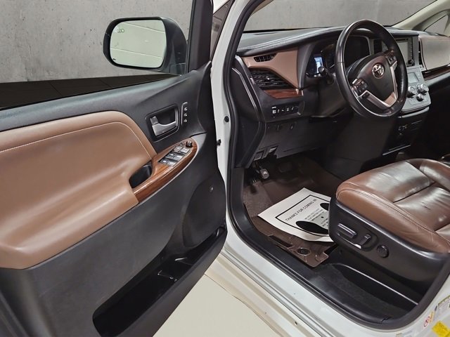 Used 2019 Toyota Sienna Limited Premium image 9