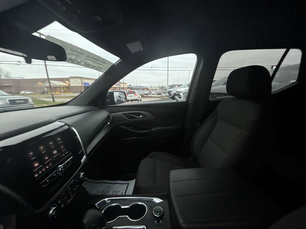 Used 2023 Chevrolet Traverse LT FWD image 11