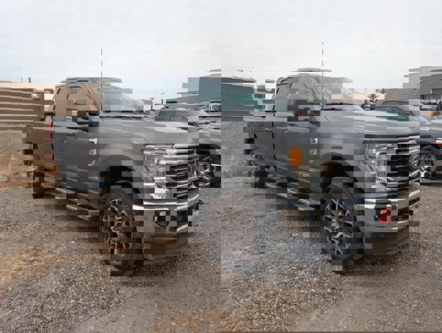 Used 2022 Ford F350 Lariat w/ Lariat Ultimate Package image 3