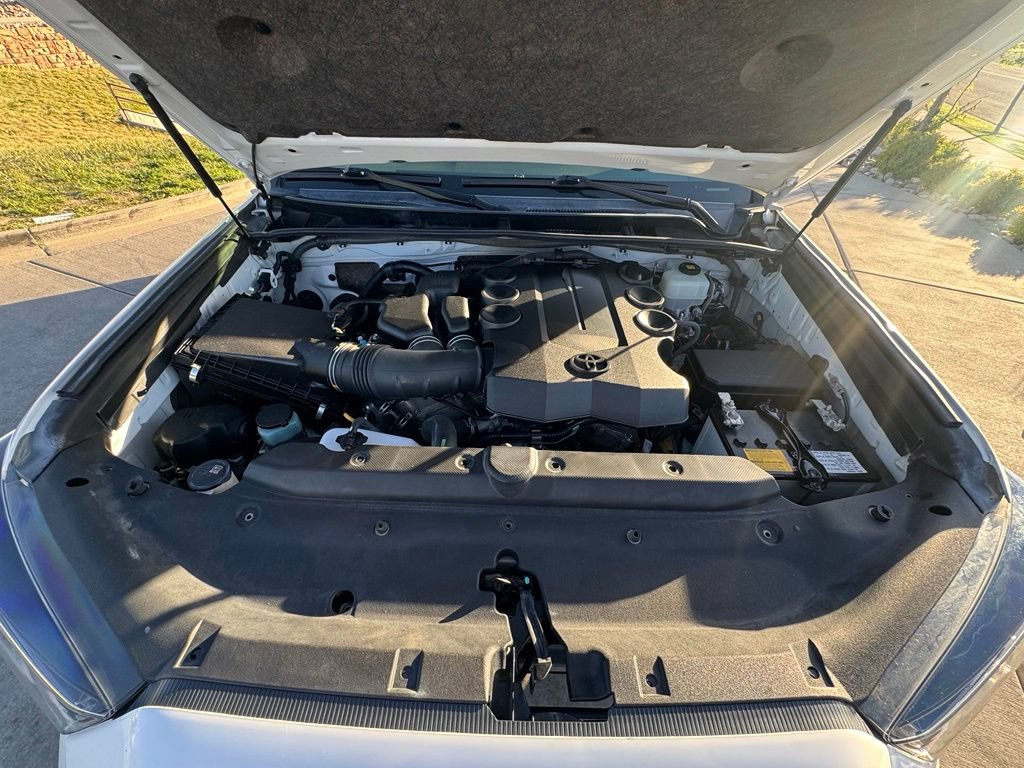 Used 2019 Toyota 4Runner SR5 AWD/4WD image 33