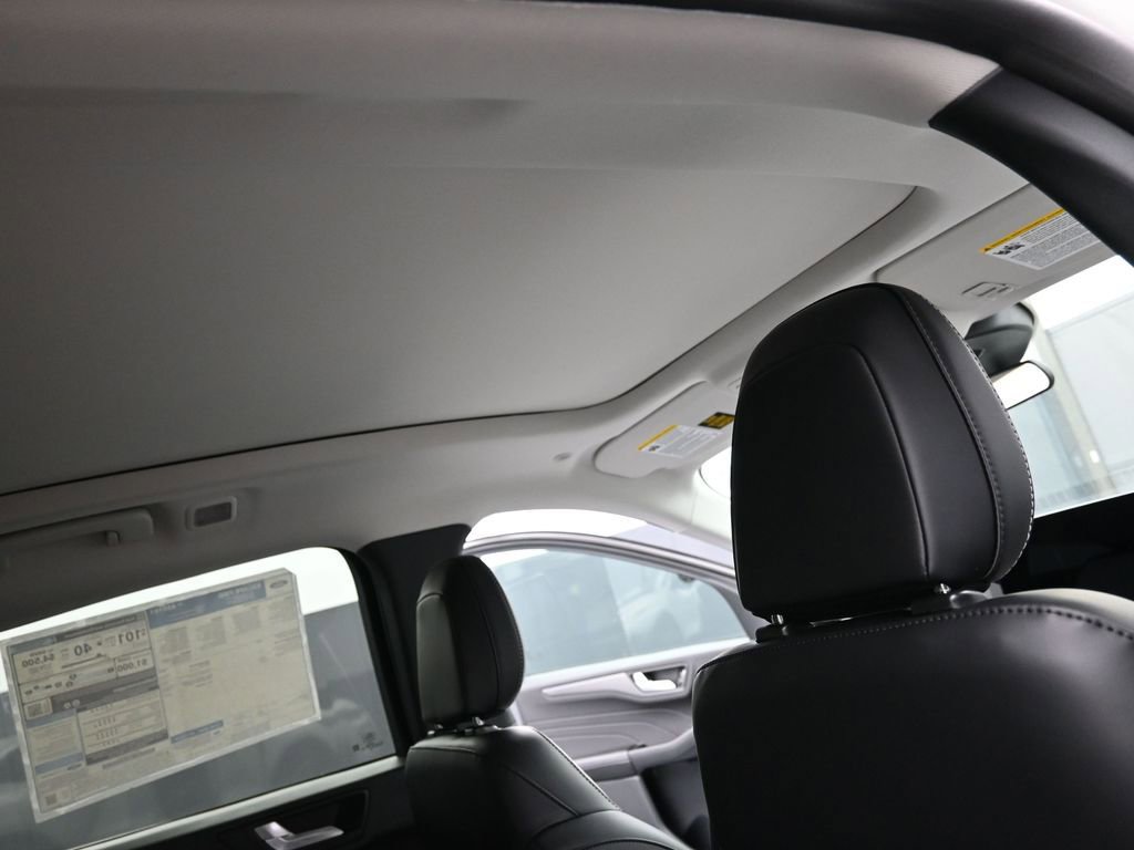 New 2025 Ford Escape SE image 19