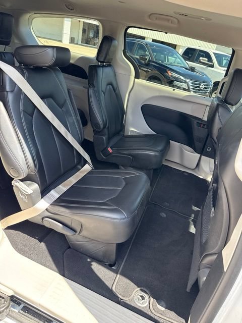 Used 2023 Chrysler Pacifica Touring-L FWD image 20