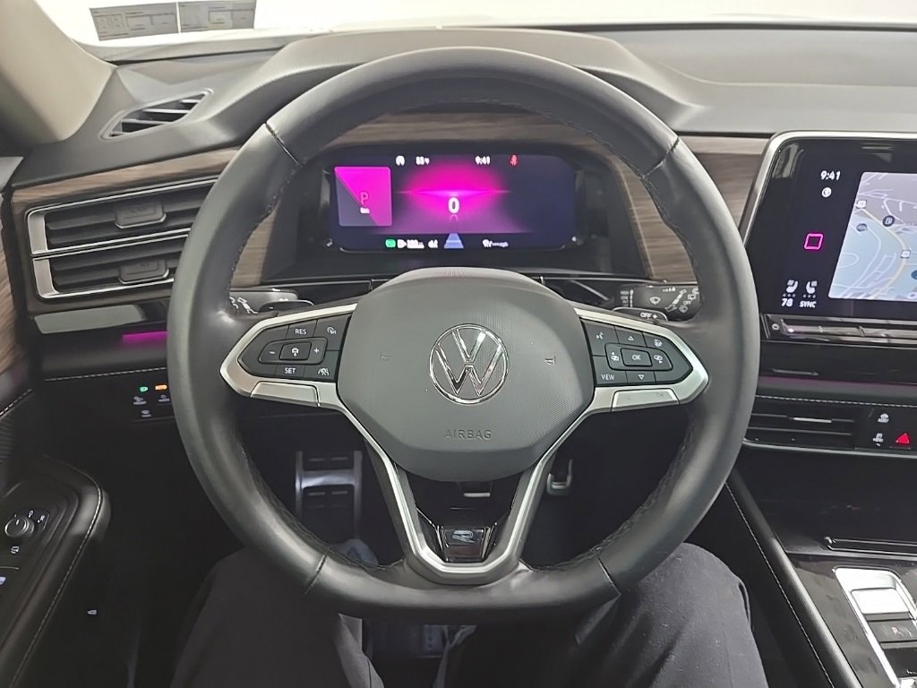 Used 2024 Volkswagen Atlas SEL Premium R-Line image 12