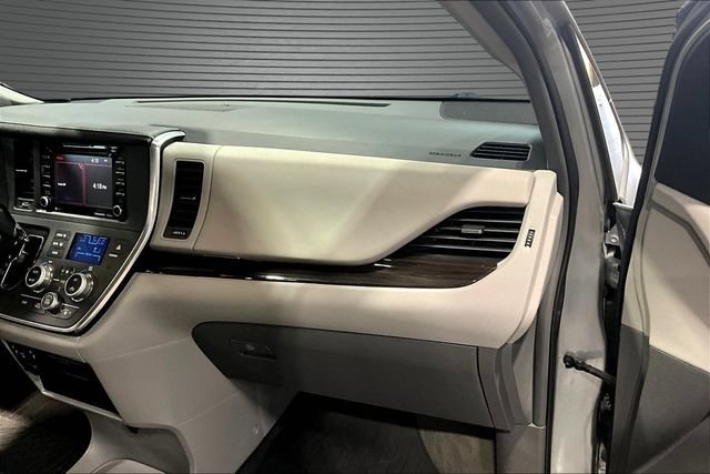 Used 2019 Toyota Sienna XLE FWD image 26