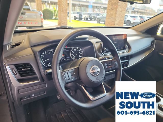 Used 2024 Nissan Rogue S image 11