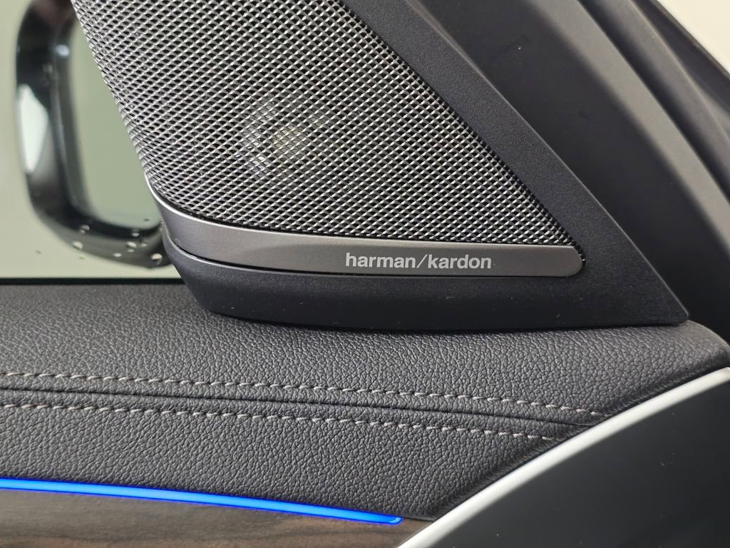 Used 2021 BMW M550i xDrive w/ Executive Package image 15