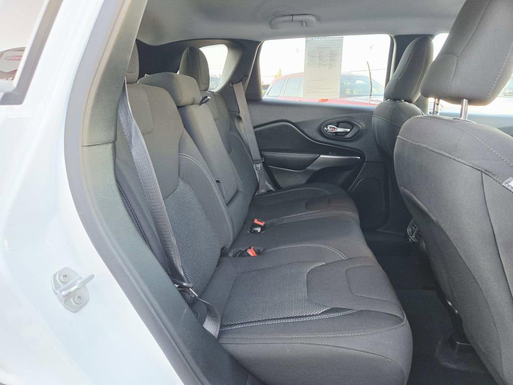 Used 2021 Jeep Cherokee Latitude image 14