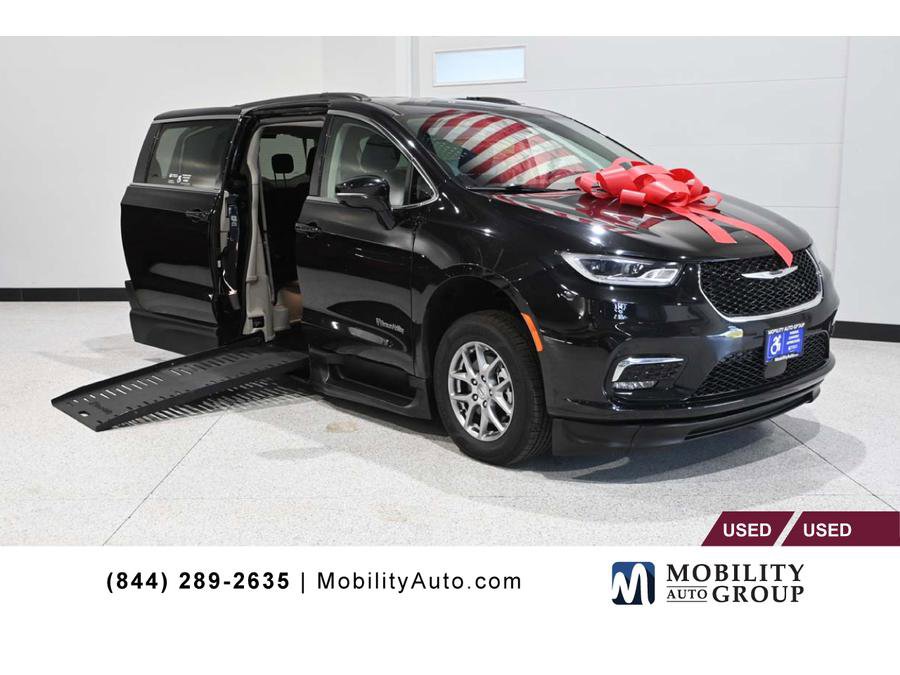 Used 2021 Chrysler Pacifica Touring w/ Cold Weather Group