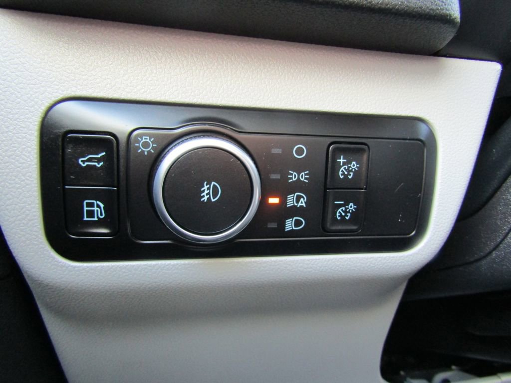 Used 2025 Ford Escape SE image 19