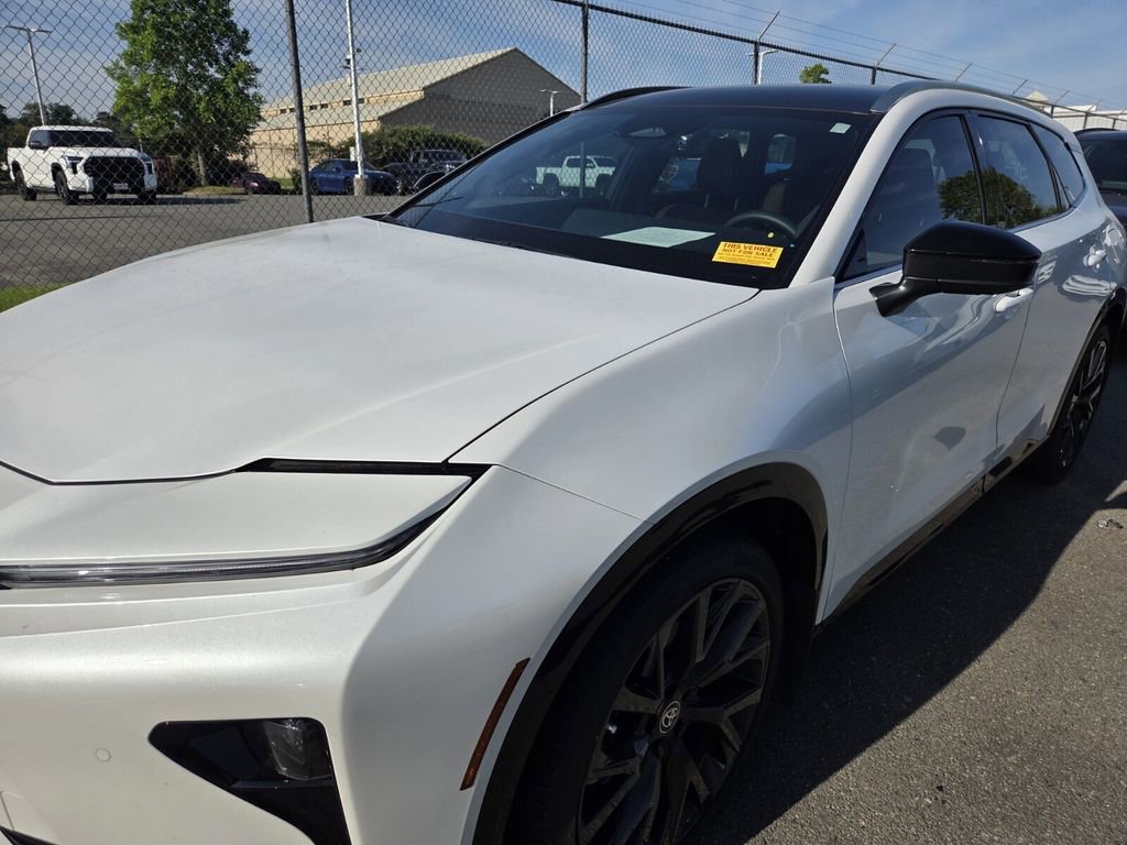 Used 2025 Toyota Crown Signia w/ Advanced Technology Package image 5