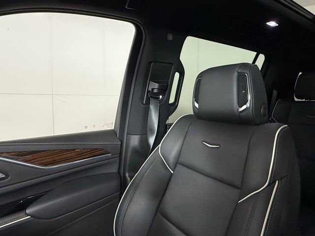 Used 2024 Cadillac Escalade ESV Premium Luxury w/ Performance Package image 17
