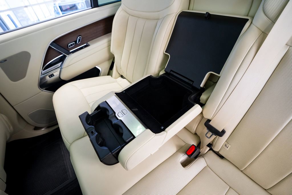 Used 2024 Land Rover Range Rover Long Wheelbase SE image 52