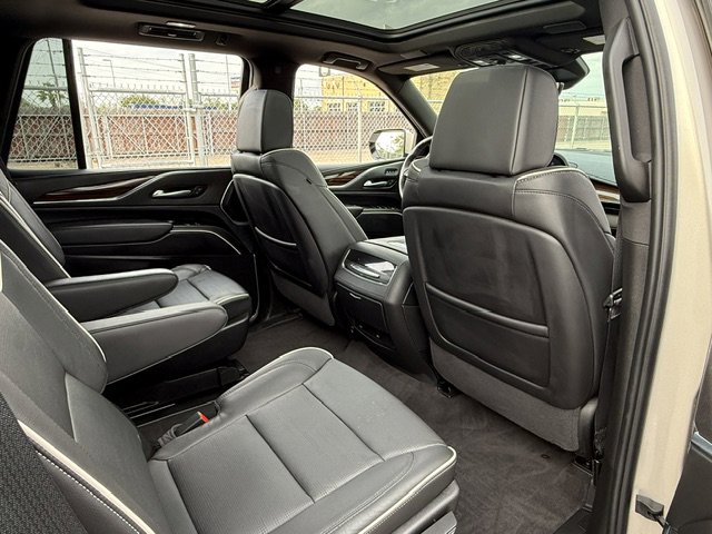 Used 2024 Cadillac Escalade Premium Luxury RWD image 26