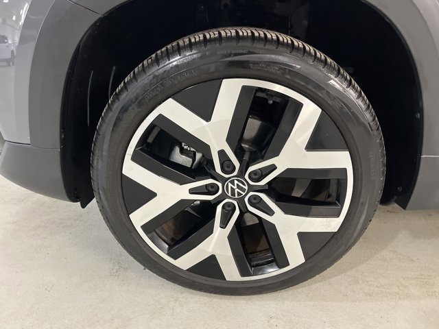 Certified 2023 Volkswagen Taos SEL image 11