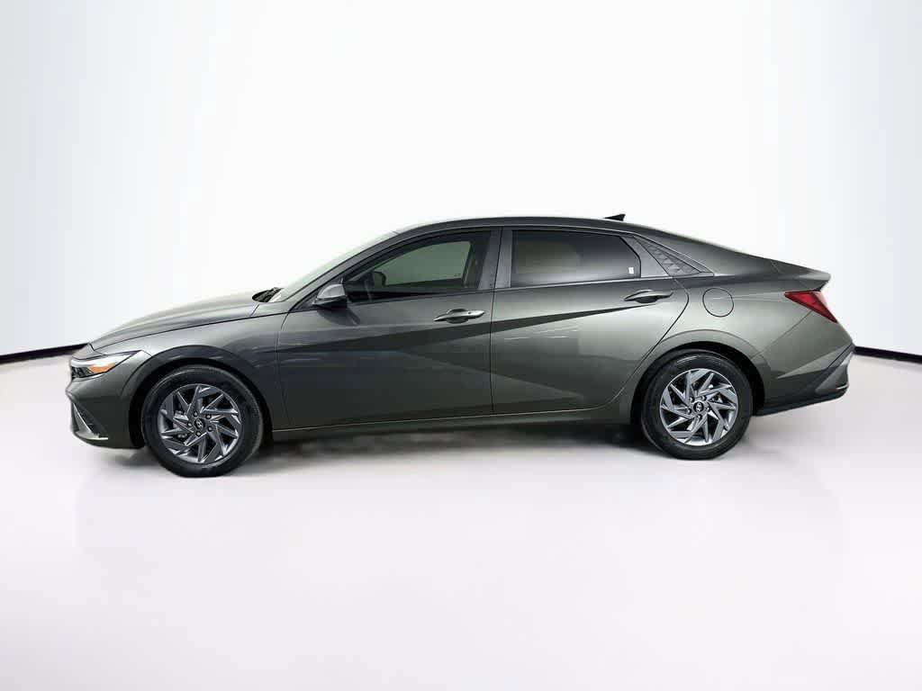 Used 2024 Hyundai Elantra SEL FWD image 3