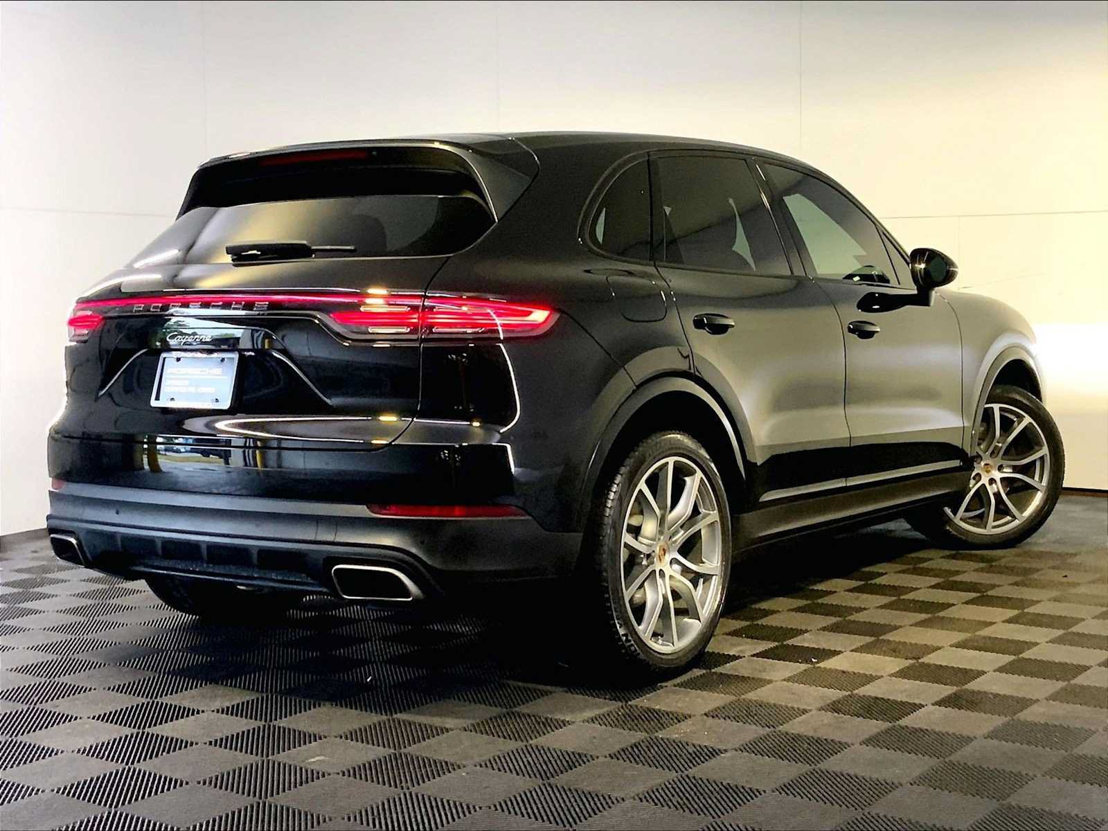Certified 2023 Porsche Cayenne AWD/4WD image 7