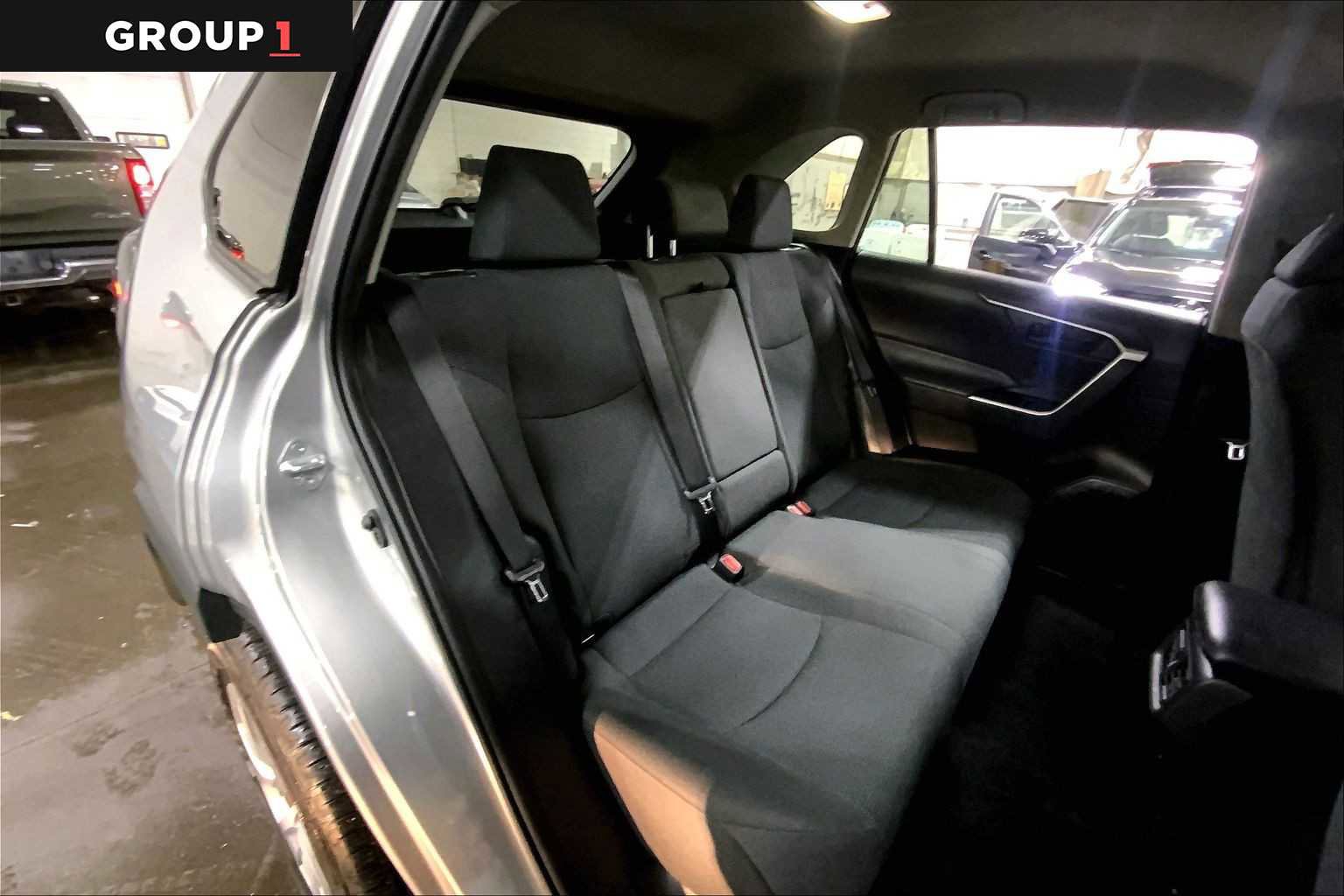 Used 2022 Toyota RAV4 LE image 19