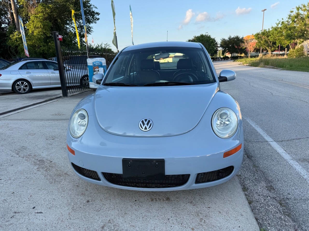 Used 2010 Volkswagen Beetle Coupe FWD image 2