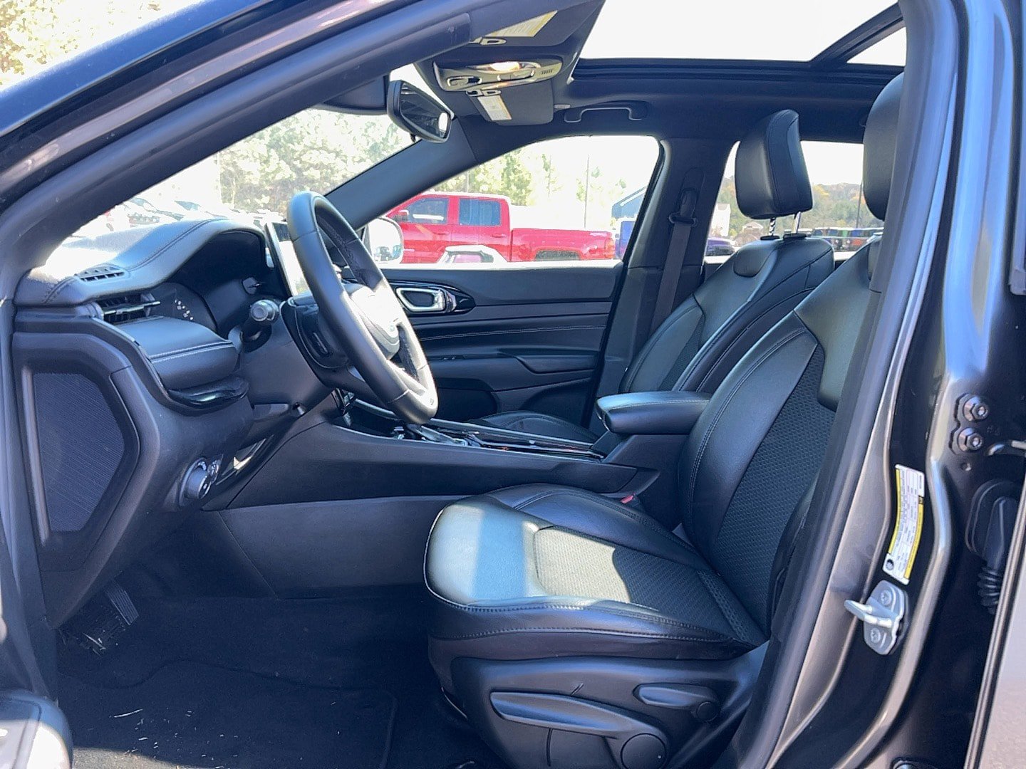 Used 2022 Jeep Compass Altitude w/ Sun and Sound Group FWD image 10