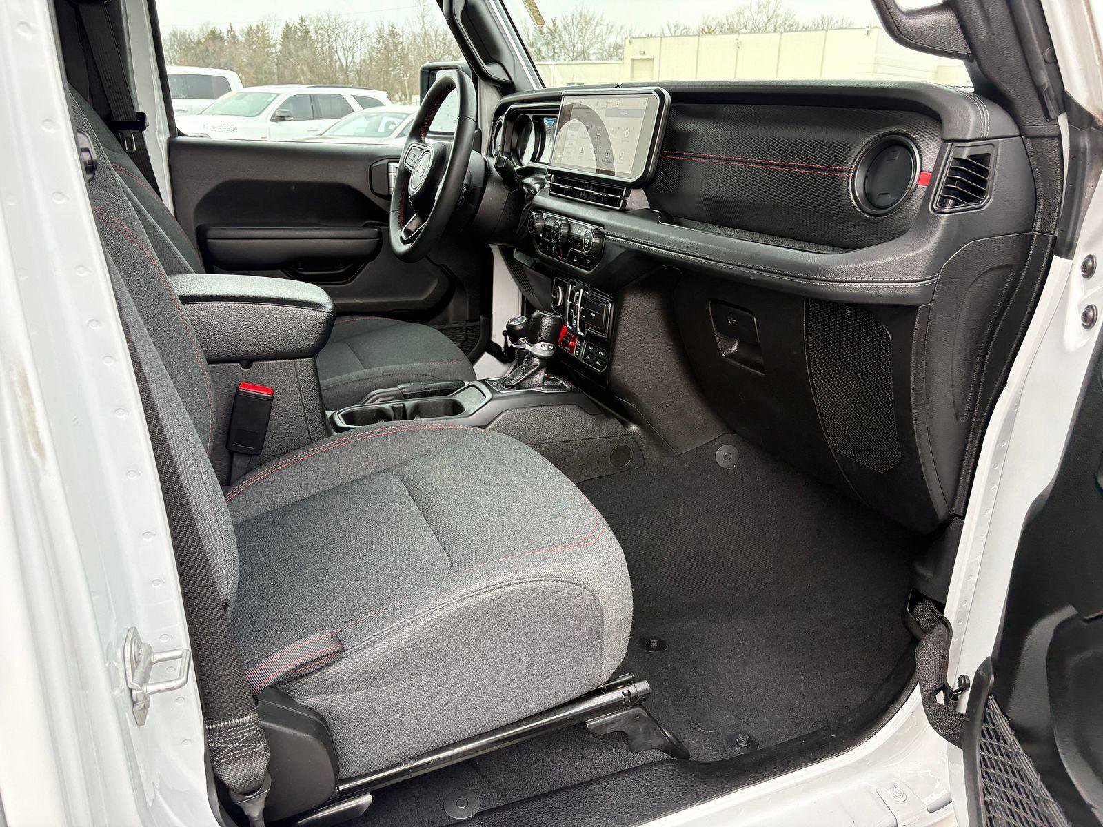 Used 2024 Jeep Wrangler Unlimited Rubicon image 10