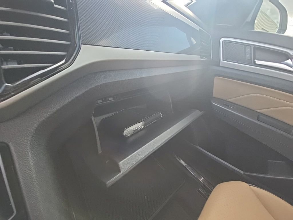 Used 2022 Volkswagen Atlas Cross Sport SEL R-Line image 23