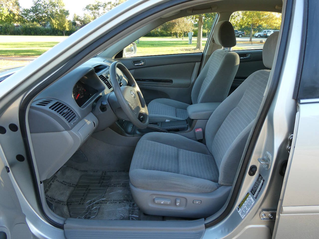 Used 2005 Toyota Camry LE FWD image 9