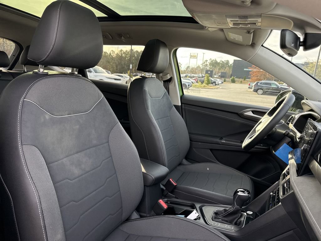 New 2026 Volkswagen Taos SE image 18