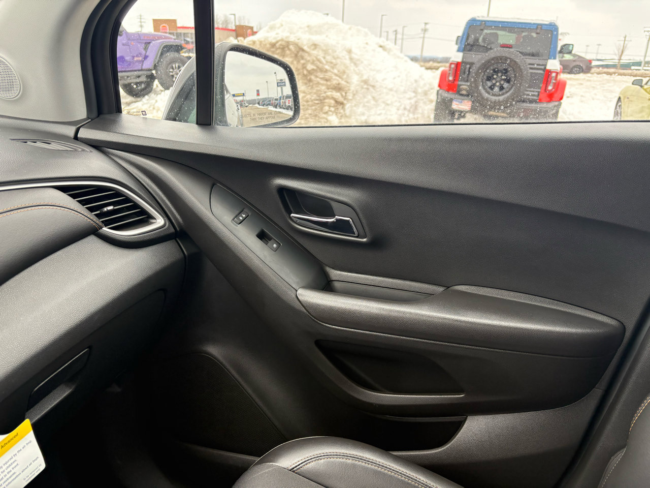 Used 2020 Chevrolet Trax LT w/ LT Convenience Package image 21