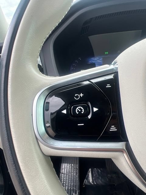 Used 2024 Volvo XC60 B5 Plus AWD/4WD image 11