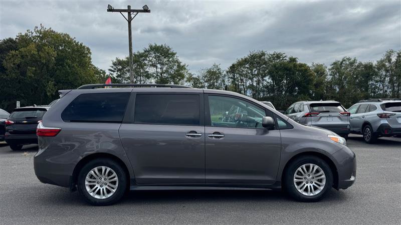 Used 2017 Toyota Sienna XLE w/ XLE Navigation Package FWD image 6