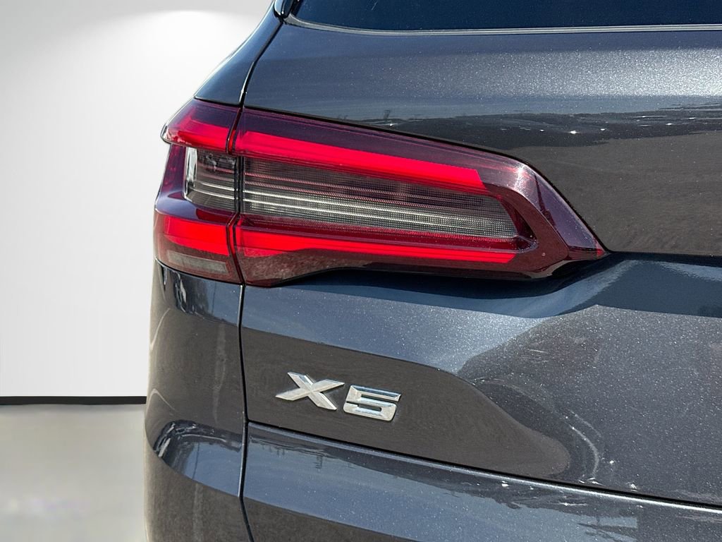 Used 2021 BMW X5 xDrive40i w/ Premium Package image 10