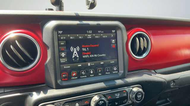 Used 2021 Jeep Gladiator Rubicon AWD/4WD image 16