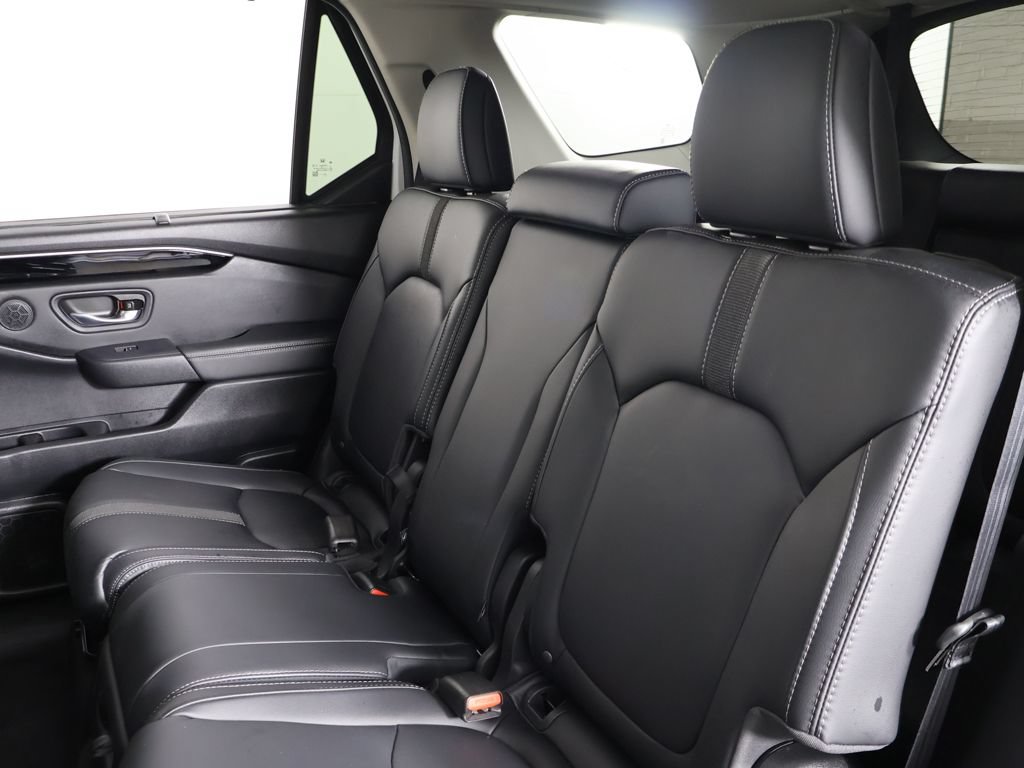 Used 2025 Honda Pilot EX-L image 32