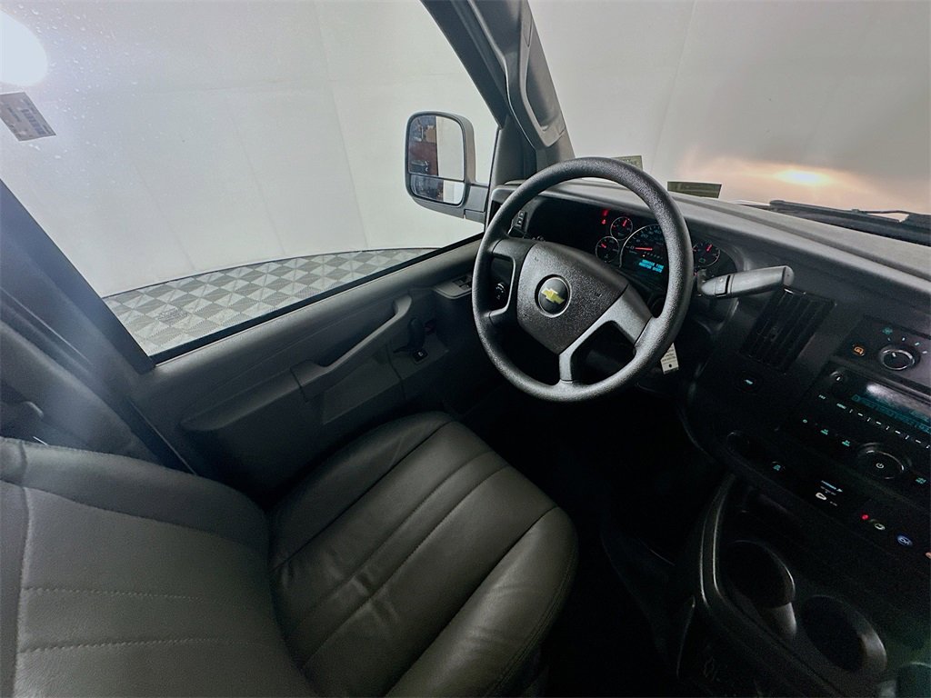 Used 2024 Chevrolet Express 2500 image 9