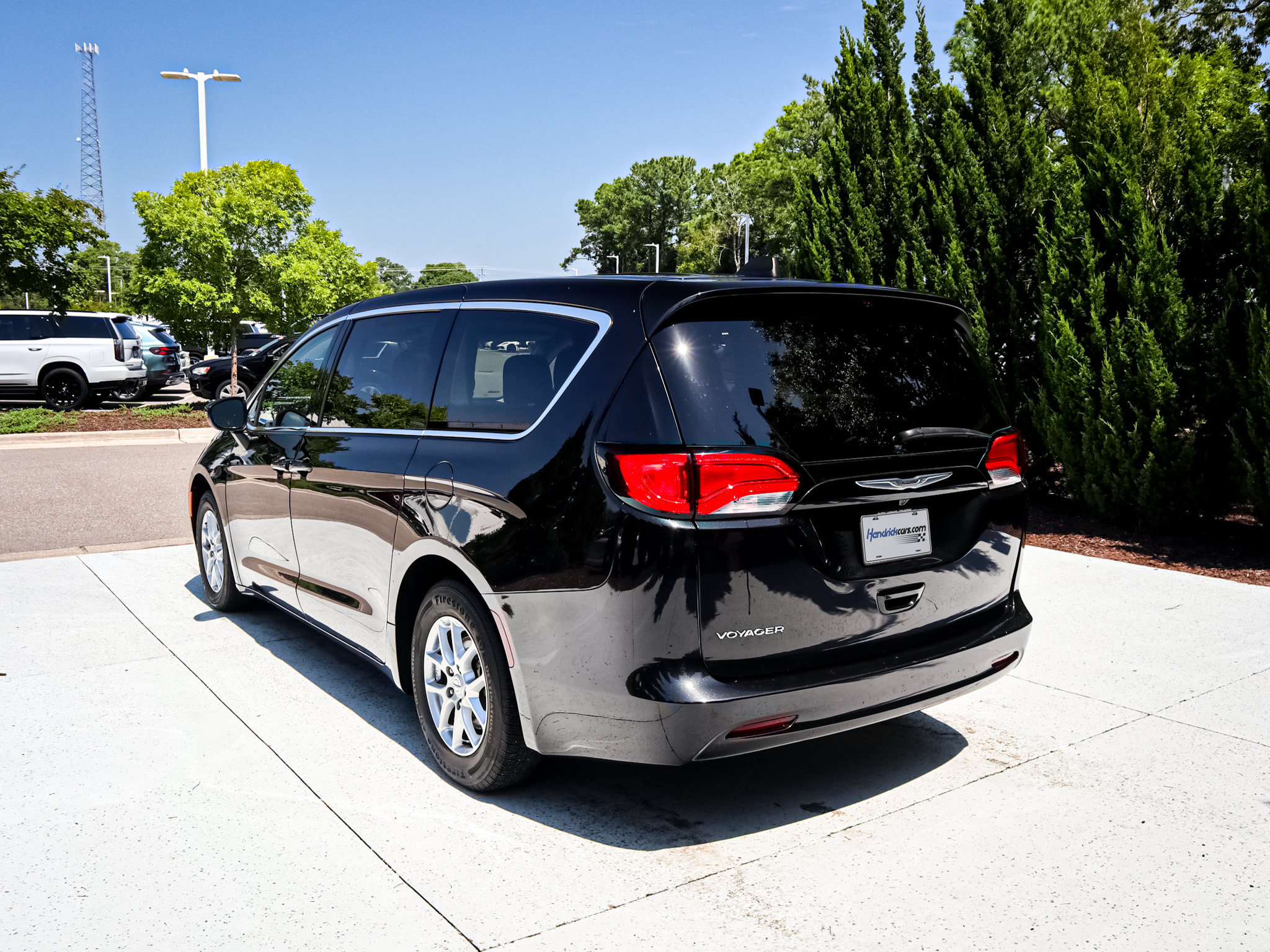 Used 2023 Chrysler Voyager LX FWD image 10