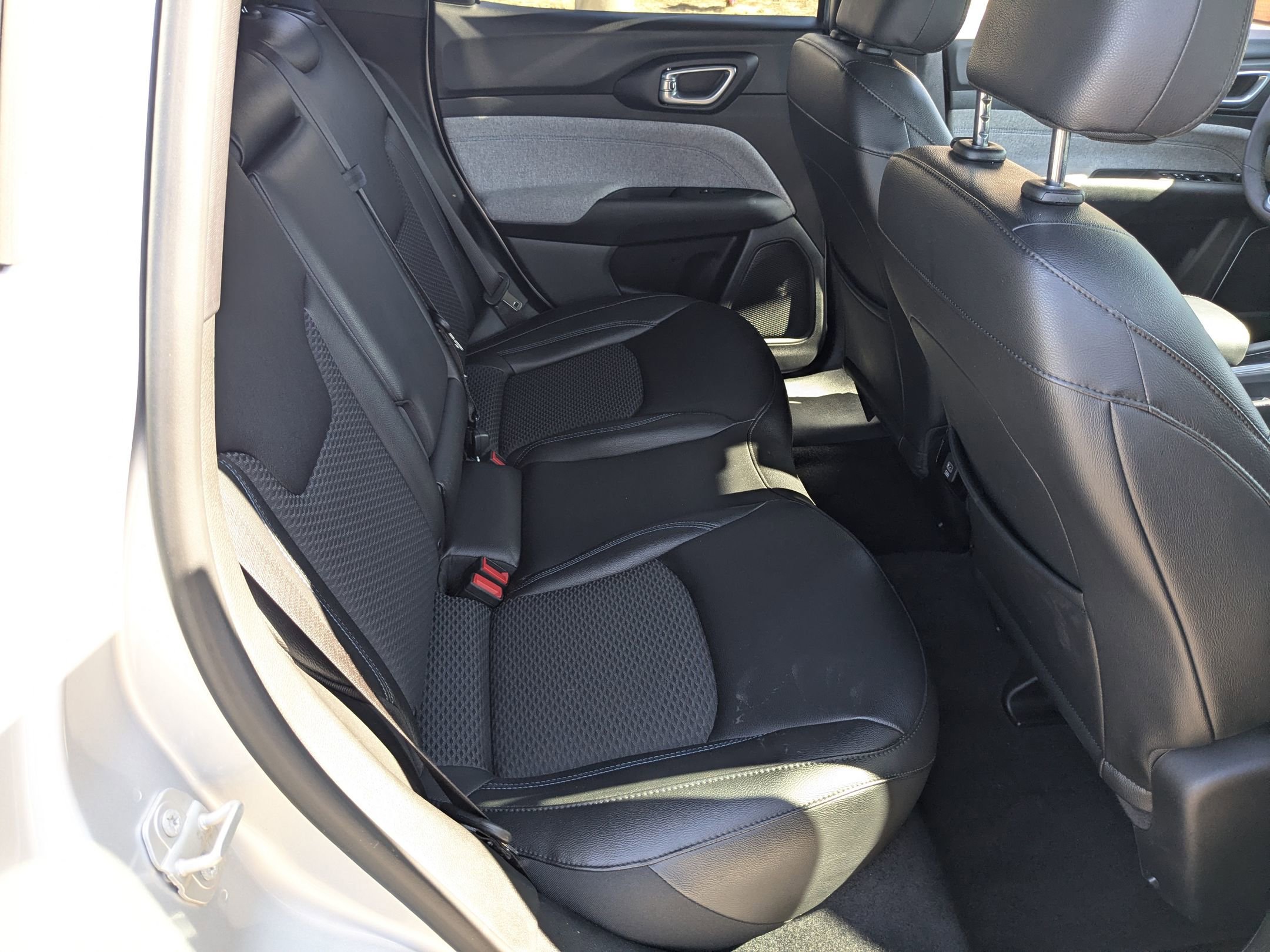 Used 2025 Jeep Compass Latitude image 31