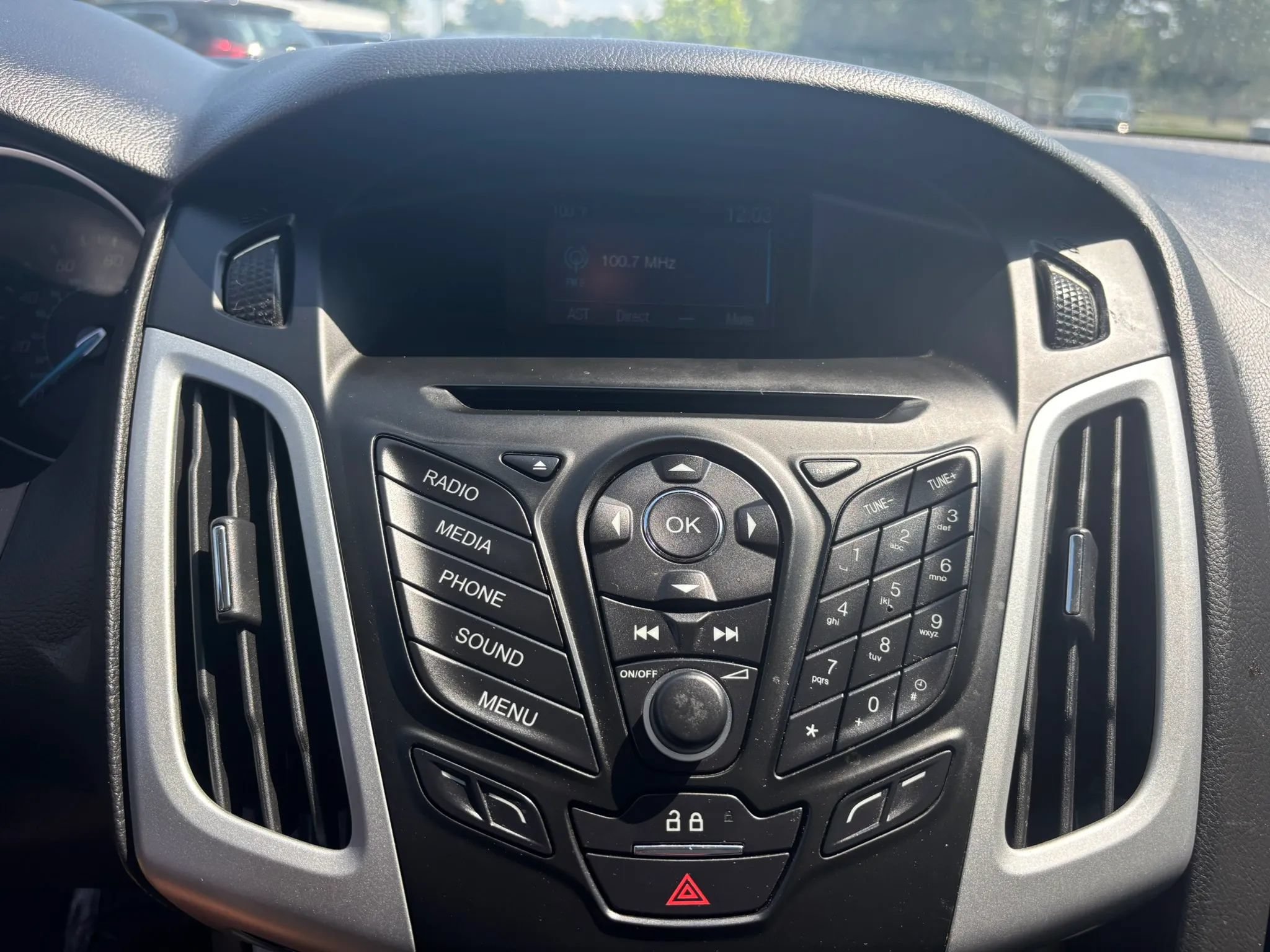 Used 2014 Ford Focus SE FWD image 18