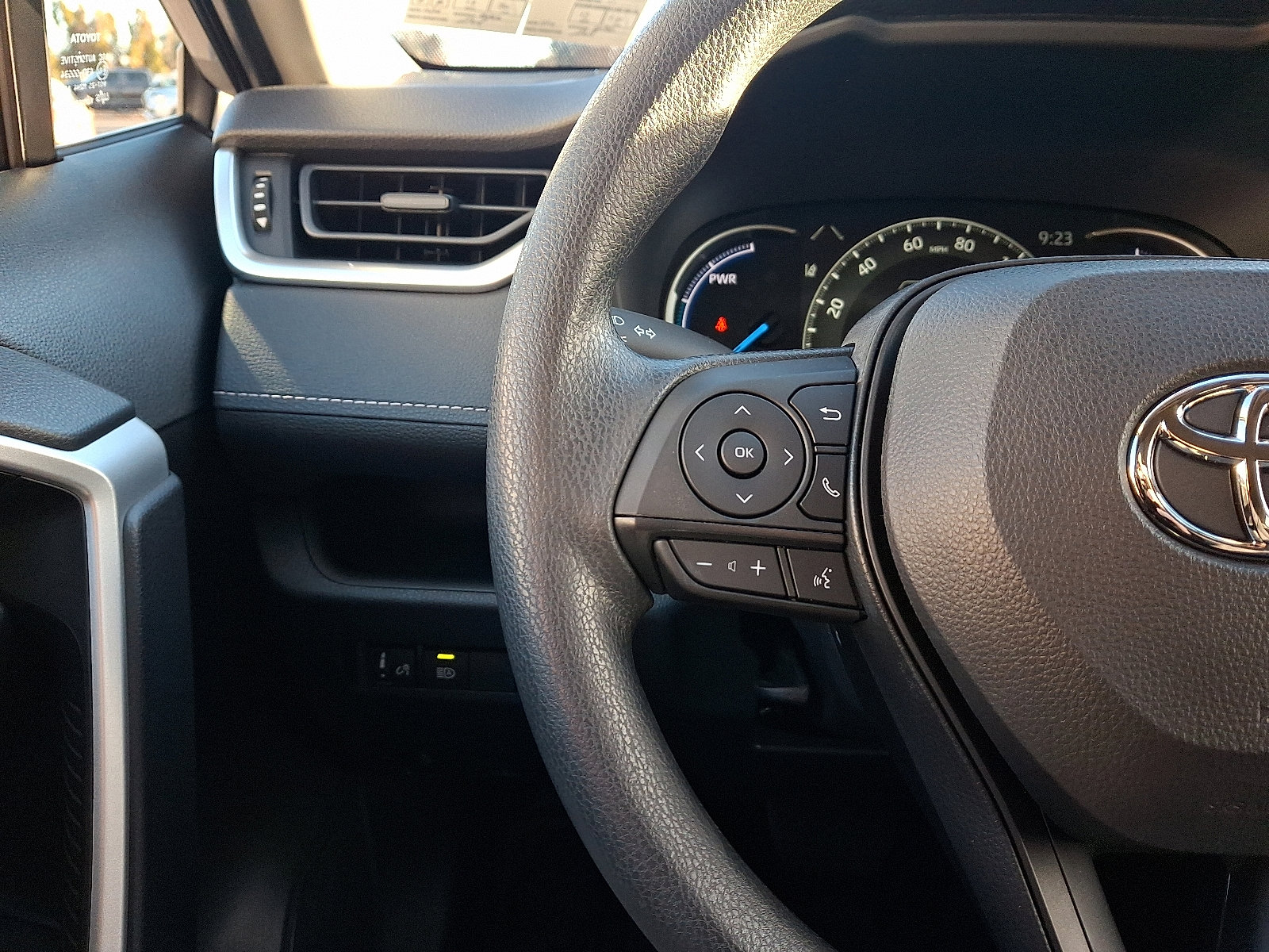 Certified 2025 Toyota RAV4 LE image 20