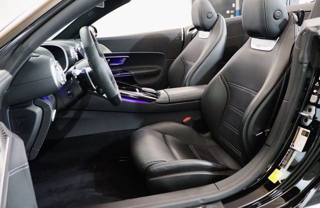 Used 2022 Mercedes-Benz SL 55 AMG 4MATIC w/ Driver Assistance Package image 17