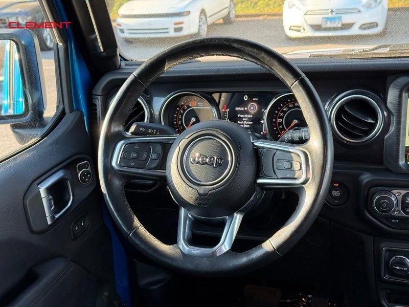 Used 2022 Jeep Wrangler Unlimited Sahara AWD/4WD image 14