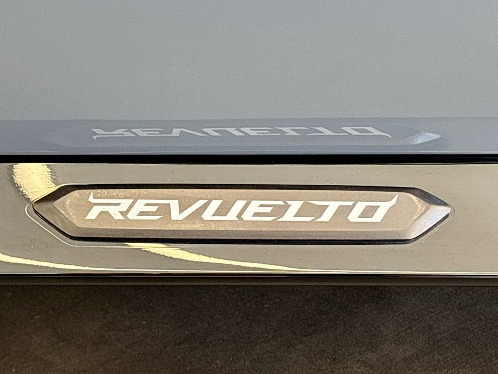 Used 2024 Lamborghini Revuelto image 22