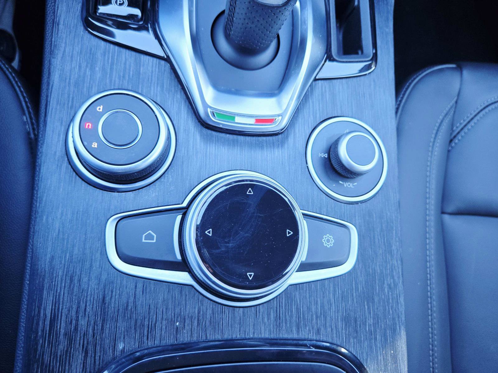 Used 2024 Alfa Romeo Stelvio Sprint image 34