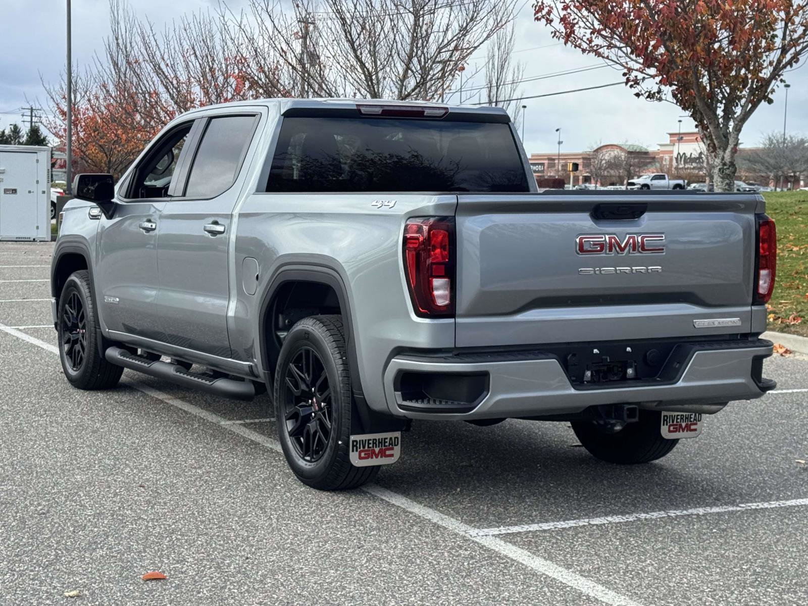 Used 2025 GMC Sierra 1500 Elevation image 4