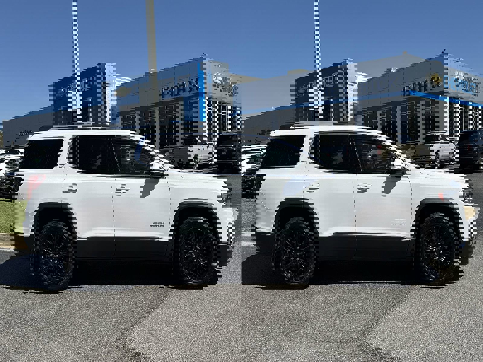 Used 2023 GMC Acadia SLT w/ Technology Package image 11